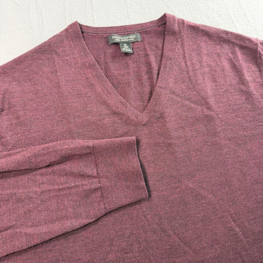 Banana Republic V-Neck Knit Sweater Mens XL Burgundy 100% Merino Wool